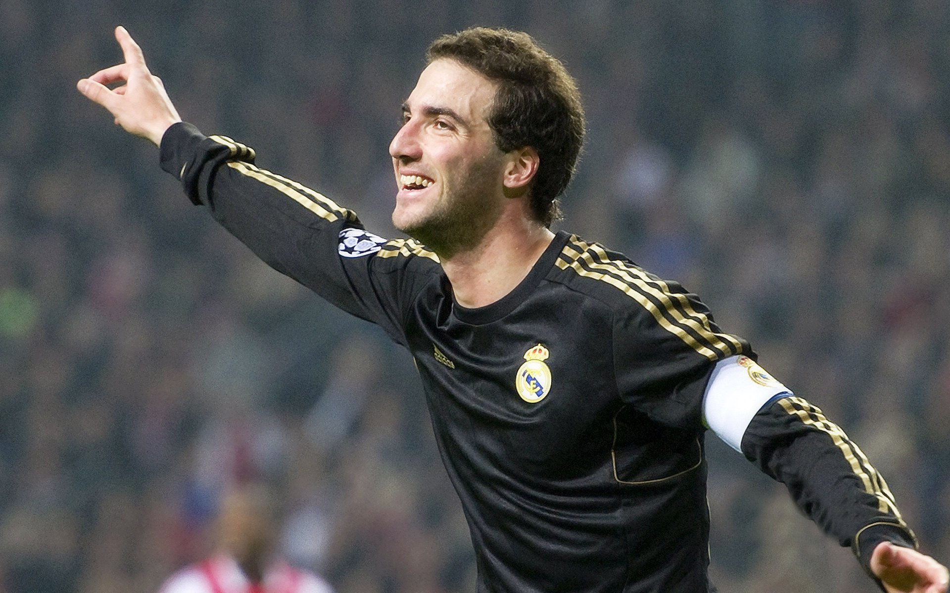 欧冠赛场的“铁人”——莫德里奇的中场魔法，莫德里奇参加欧洲杯